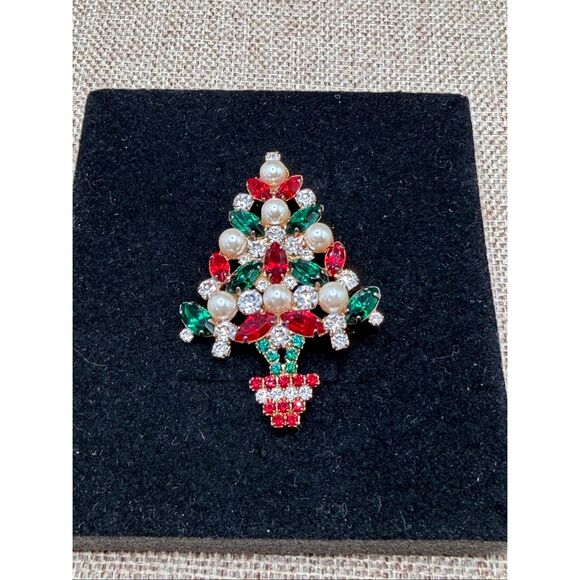 Vintage Eisenberg Ice Christmas Tree Brooch Rhinestones & Faux Pearls Signed - Picture 1 of 8